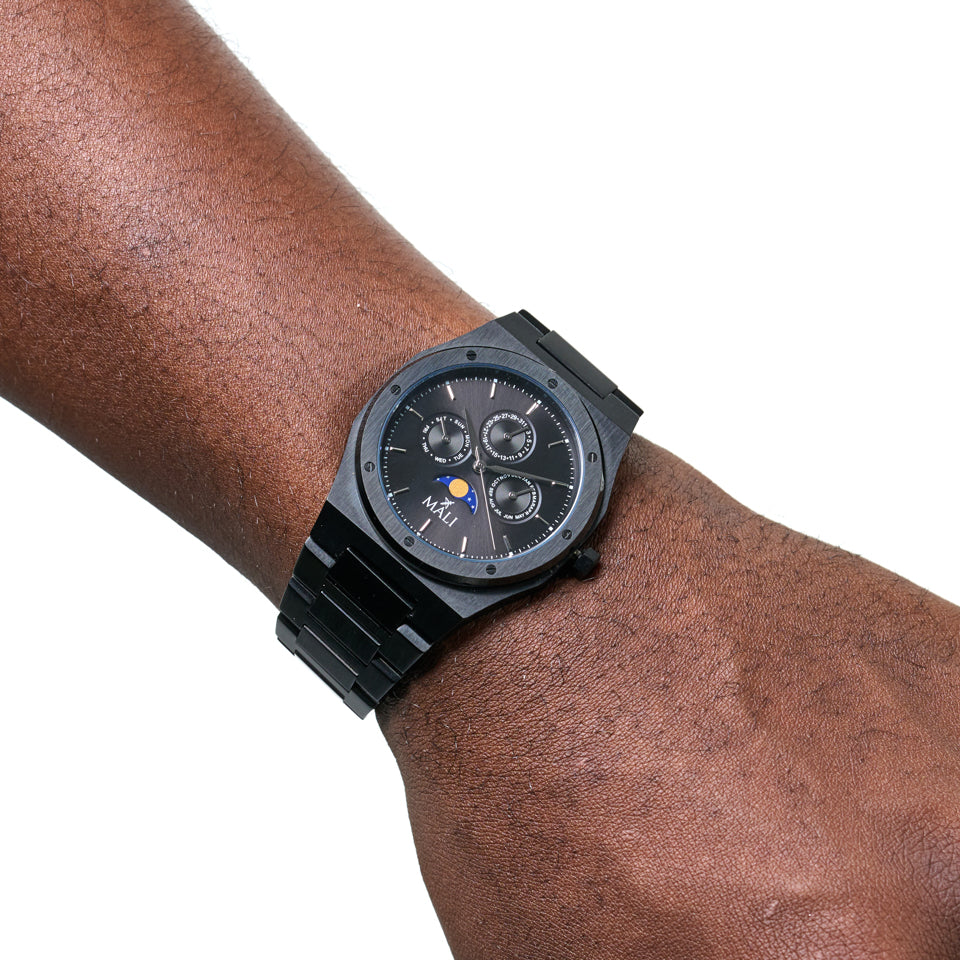 Mali_watch_on_hand-123